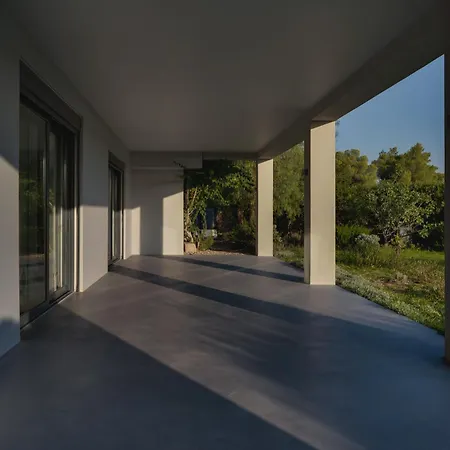 The House Before The Nyaraló Pórto Héli