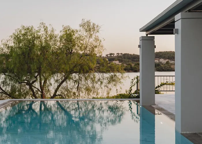 The House Before The Nyaraló Pórto Héli