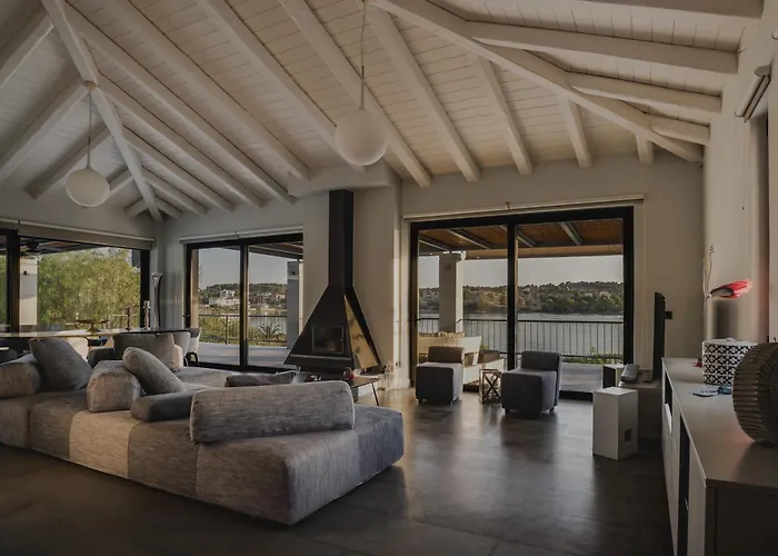 The House Before The Pórto Héli