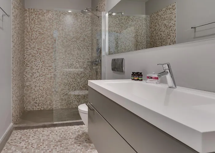 The House Before The בית נופש